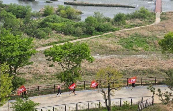 곡성군, ‘산불 예방 섬진강 러닝’ 이색 홍보 눈길