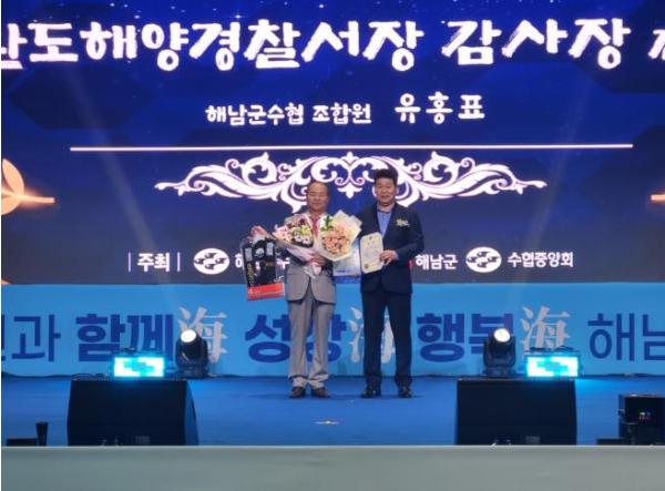 완도해경 고향 바다의 안전을 끝까지.. 퇴직 앞둔 해양경찰관, 어업인들에게 구명조끼 착용 당부 기사 이미지
